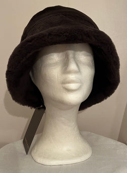 Doublesided buckethat in shearling