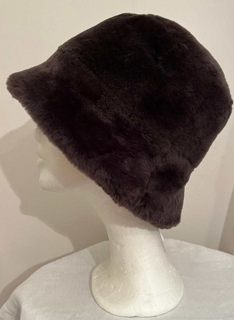 Doublesided buckethat in shearling