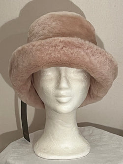 Reversible buckethat in shearling with broader brim